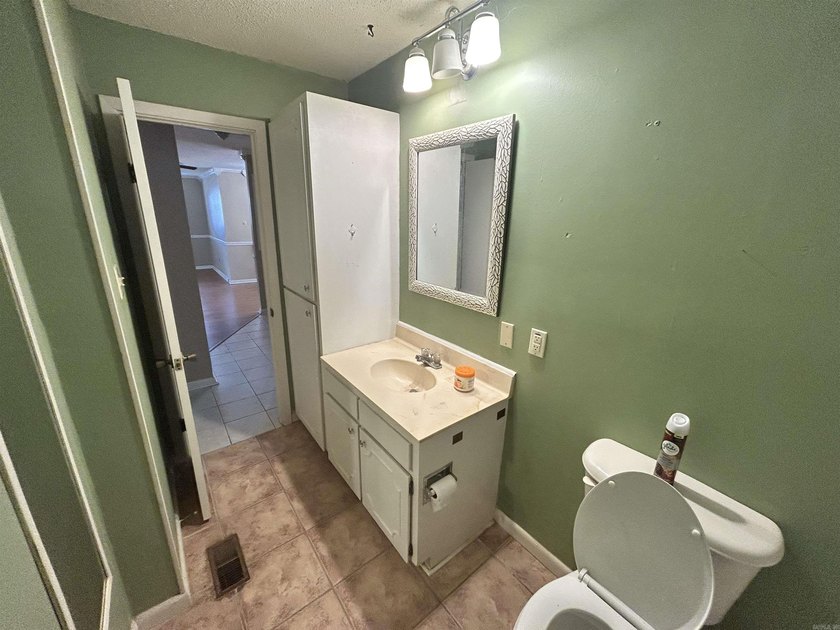 Great little 2 bedroom with over 1100 SF of space and a large - photo 16