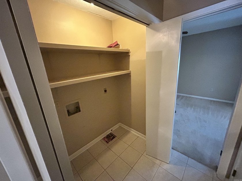 Great little 2 bedroom with over 1100 SF of space and a large - photo 18