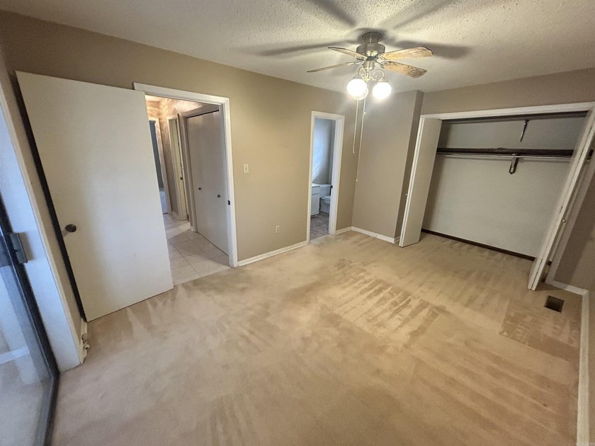 Great little 2 bedroom with over 1100 SF of space and a large - photo 19