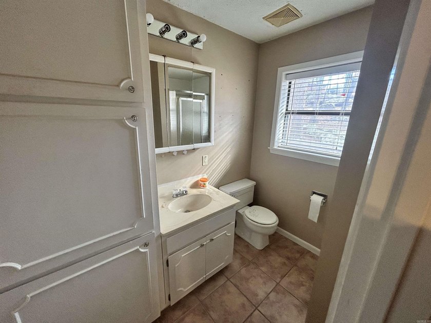 Great little 2 bedroom with over 1100 SF of space and a large - photo 21