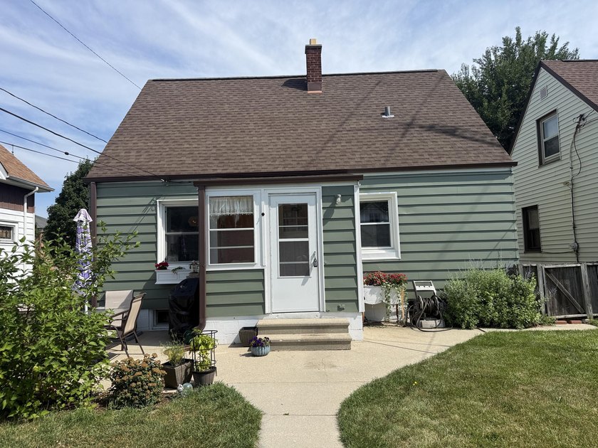 Welcome to this charming 3-bedroom Cape Cod in Cudahy! The main - photo 21