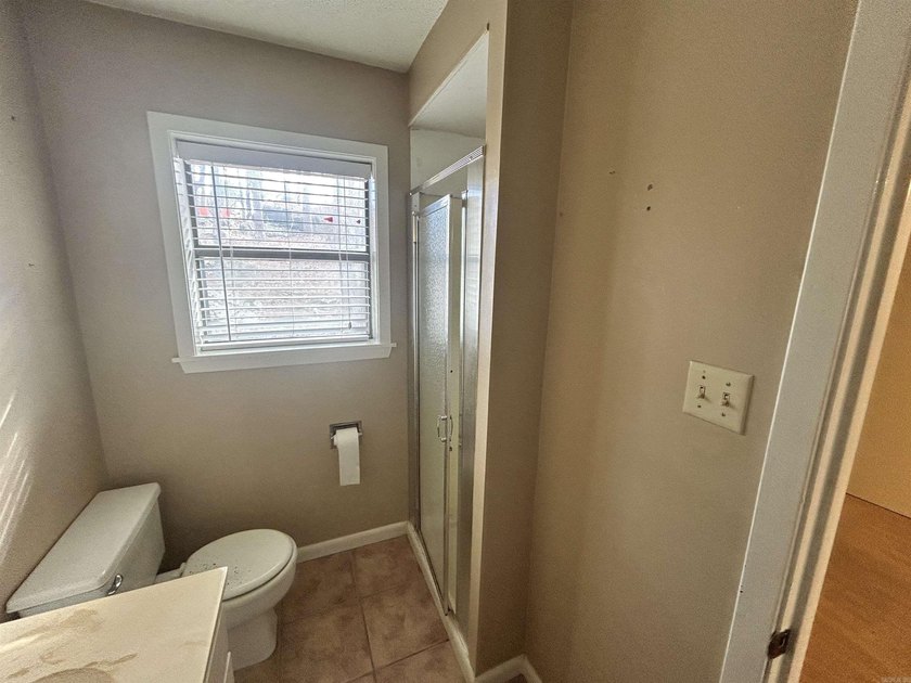 Great little 2 bedroom with over 1100 SF of space and a large - photo 22