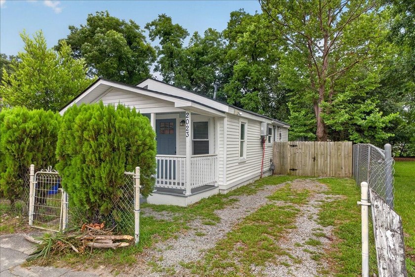 2023 Hugo Avenue is a beautifully renovated 2-bedroom, 2-bath - photo 2