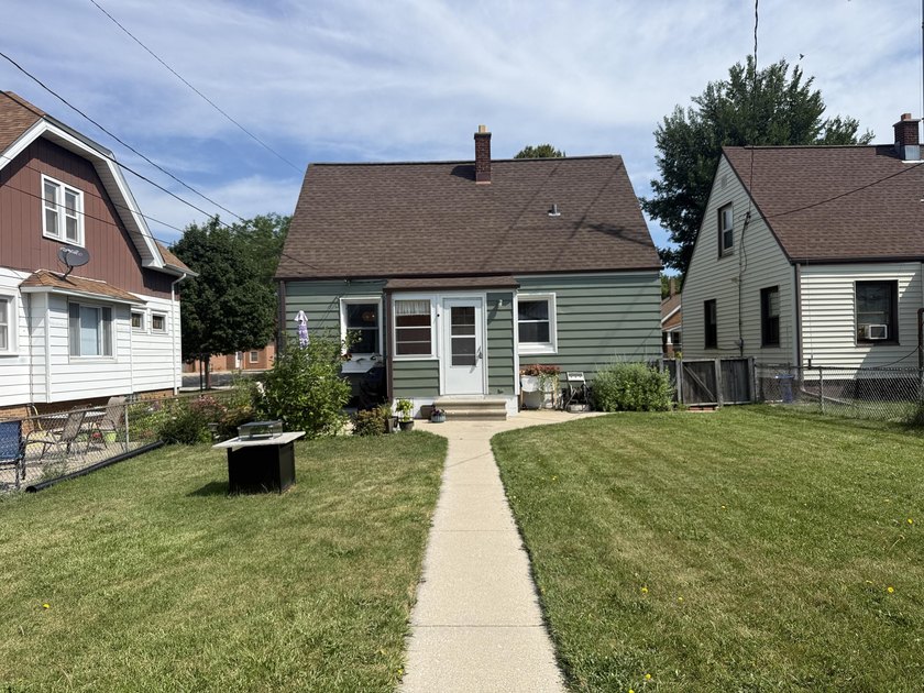 Welcome to this charming 3-bedroom Cape Cod in Cudahy! The main - photo 23