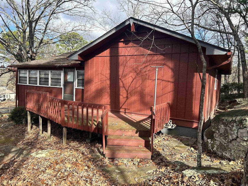 Great little 2 bedroom with over 1100 SF of space and a large - photo 24