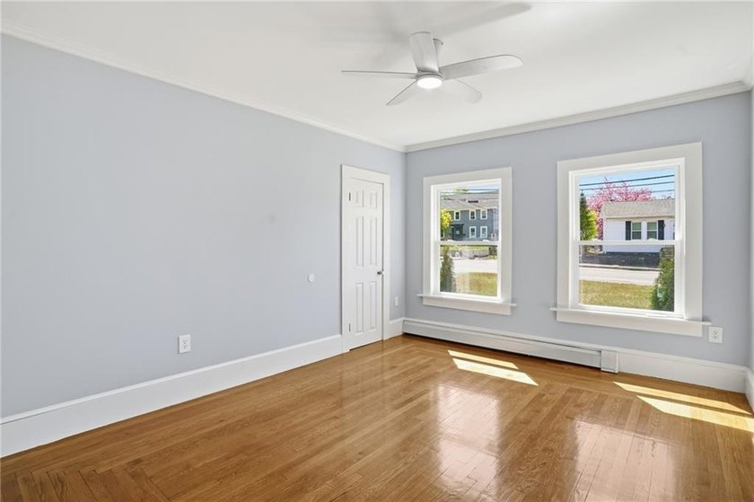 LOCATION! LOCATION! LOCATION!! THIS COMPLETELY UPDATED 3 BED 1.5 - photo 10
