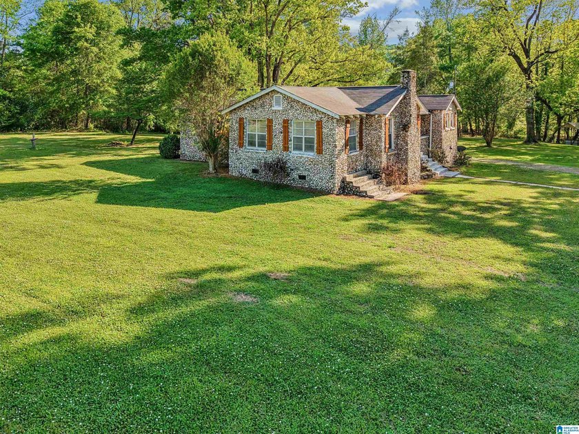 This estate truly embodies the essence of Alabama. Spanning over - photo 33