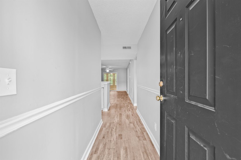 Welcome to this charming, updated 2-bedroom, 2-bathoom condo - photo 4