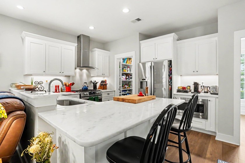 Better-Than-New Custom Home with Extensive Upgrades in the Heart - photo 5