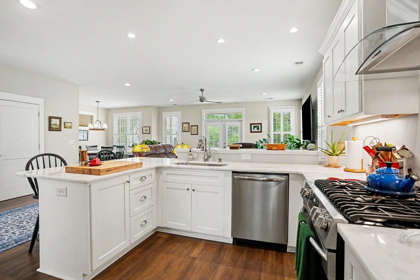 Better-Than-New Custom Home with Extensive Upgrades in the Heart - photo 7