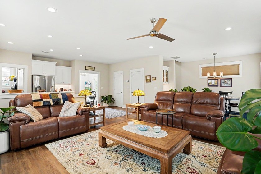 Better-Than-New Custom Home with Extensive Upgrades in the Heart - photo 10