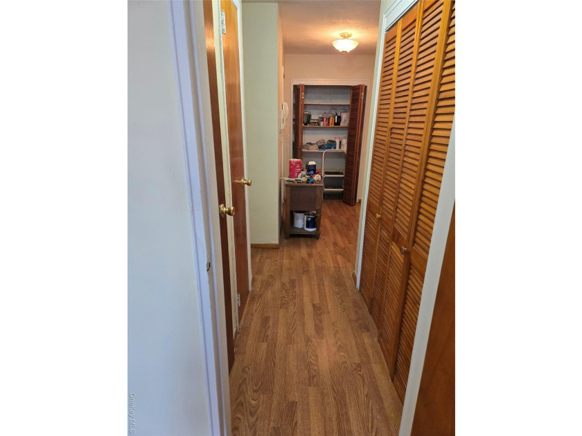 Large One Bedroom Apartment On The First Floor With A Nice Size - photo 4