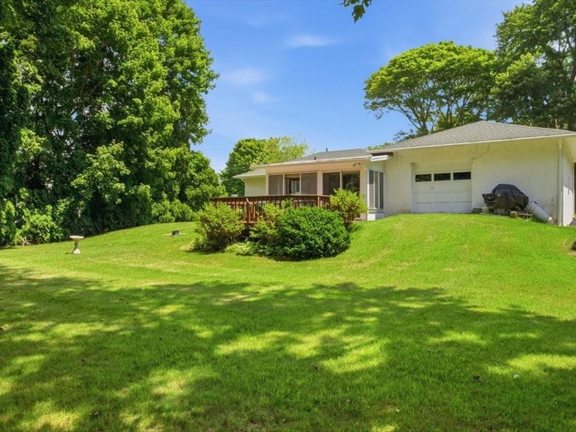 This one-owner home offers 2 bedrooms, 1 bathroom, and endless - photo 5
