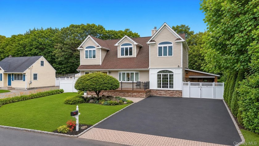 Custom-built and thoughtfully designed, this exceptional home - photo 2