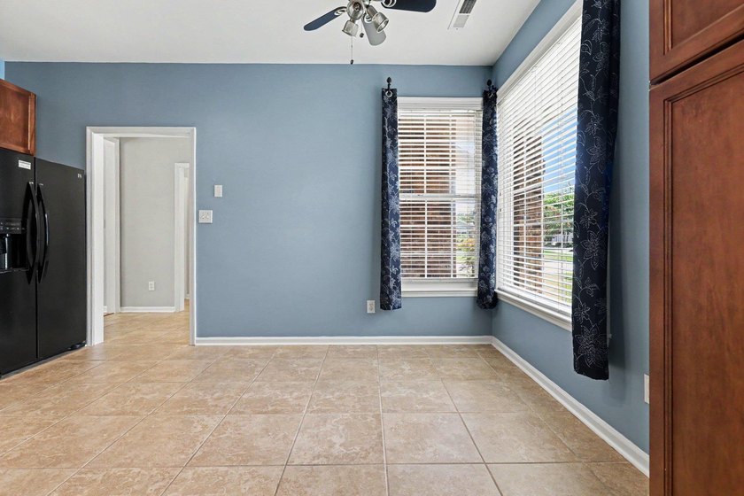 Welcome to this charming 3 bedroom, 2 bathroom ranch style home - photo 10