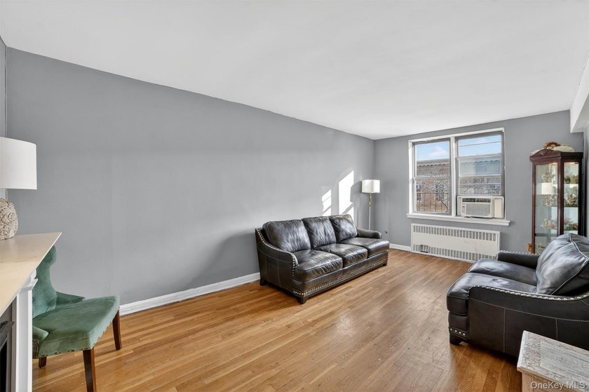 Bright and inviting 2-bedroom, 1-bathroom co-op apartment in the - photo 7