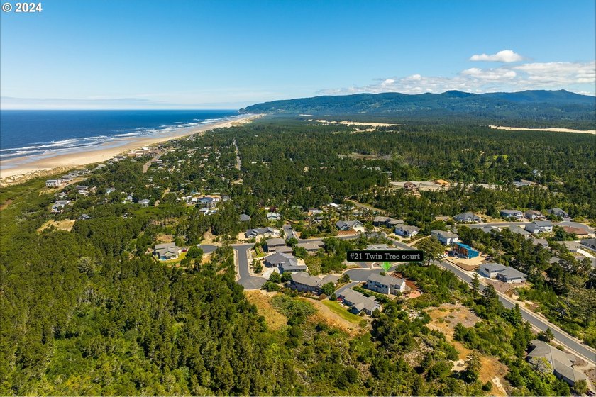 Stunning 2 story luxury home with incredible views of the ocean - photo 4