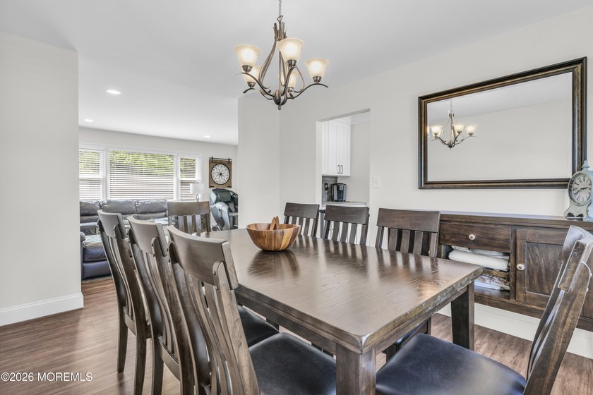 Welcome to this beautifully maintained 3-bedroom, 2.5-bath - photo 8