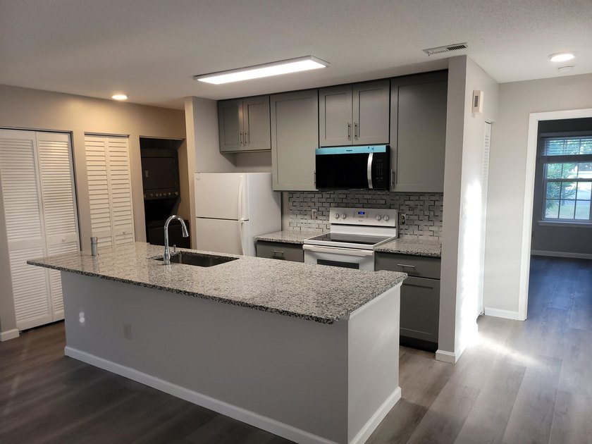 Welcome to this beautifully remodeled first floor 2-bed 2-bath - photo 5