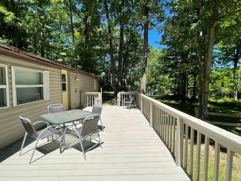 Newly remodeled and move-in ready, this inviting 3-bedroom - photo 3