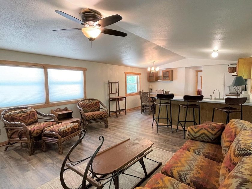 Newly remodeled and move-in ready, this inviting 3-bedroom - photo 5