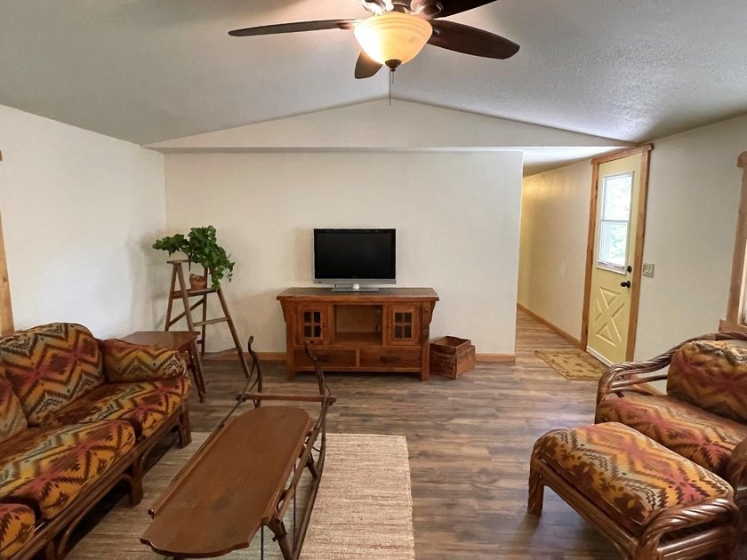 Newly remodeled and move-in ready, this inviting 3-bedroom - photo 7