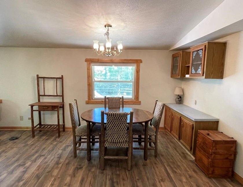 Newly remodeled and move-in ready, this inviting 3-bedroom - photo 9