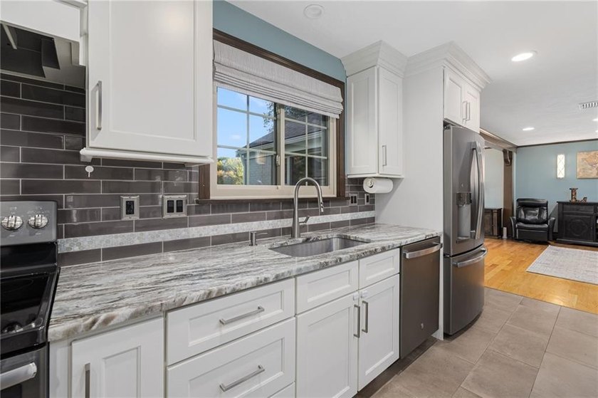 Exceptional value for this legal 2-unit compound on 7.84 private - photo 8
