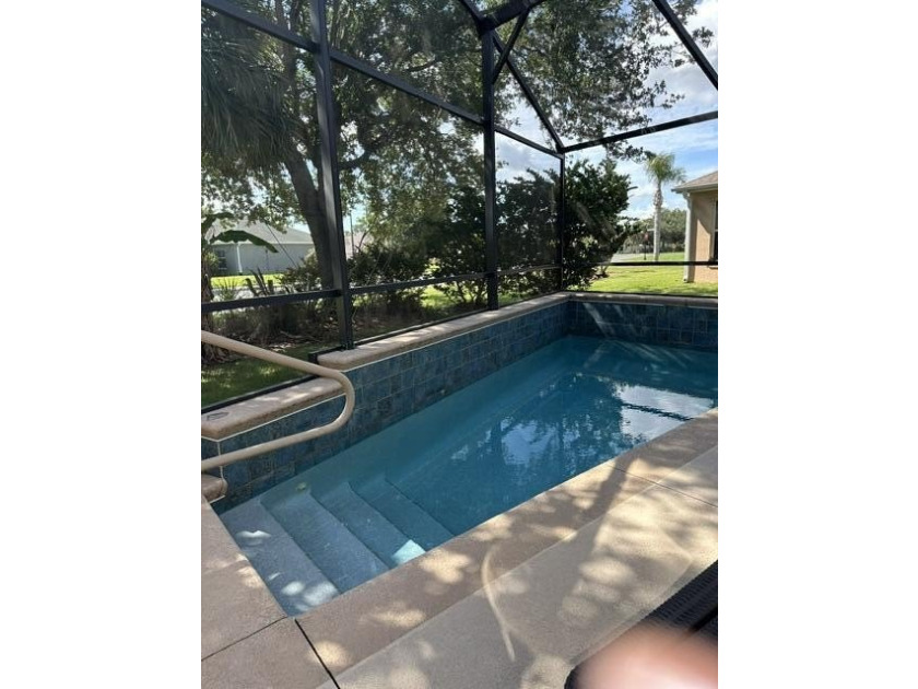 Beautiful corner lot! Lots of upgrades! Extra large screened - photo 19