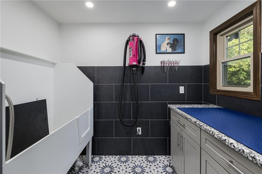 Exceptional value for this legal 2-unit compound on 7.84 private - photo 10