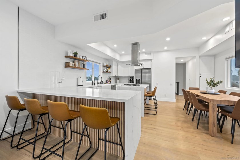 Beautifully renovated 3bed/3bath townhome located steps from the - photo 5
