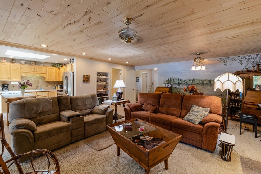 Neat, tidy, and designed for easy main-level living, this - photo 7