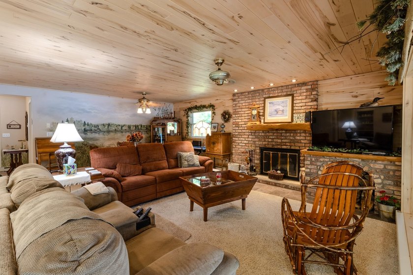 Neat, tidy, and designed for easy main-level living, this - photo 8