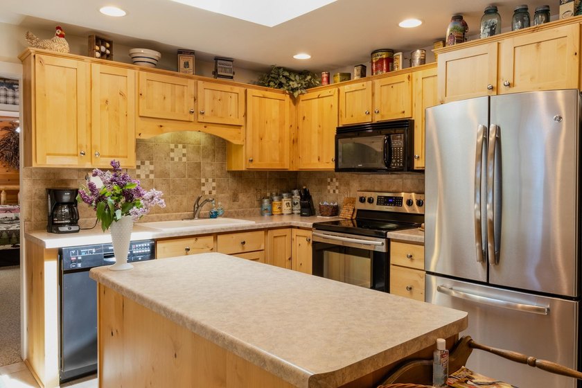 Neat, tidy, and designed for easy main-level living, this - photo 10