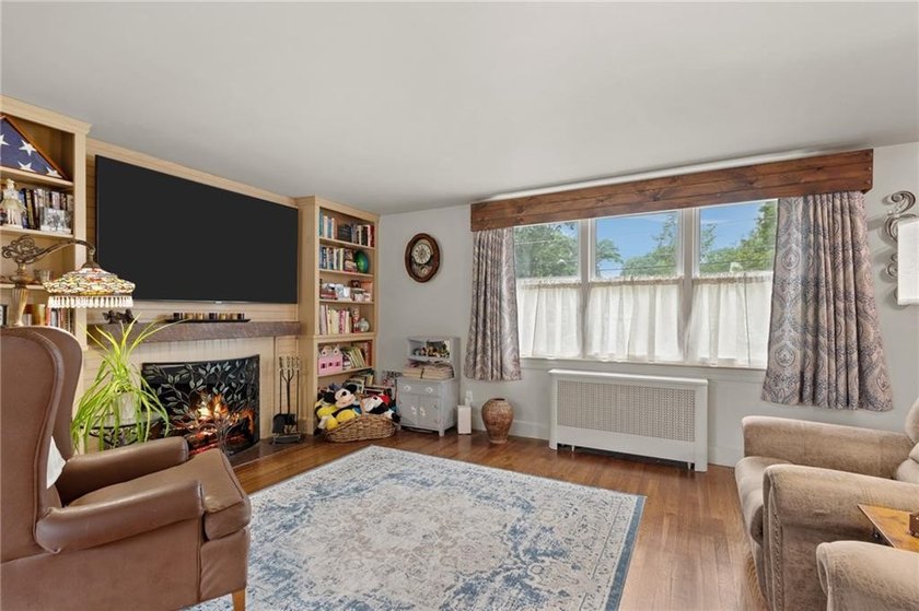 Welcome home to this beautifully maintained full-dormered Cape - photo 5