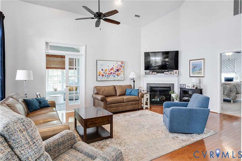 Absolutely stunning all-brick home in the sought-after Cottages - photo 3