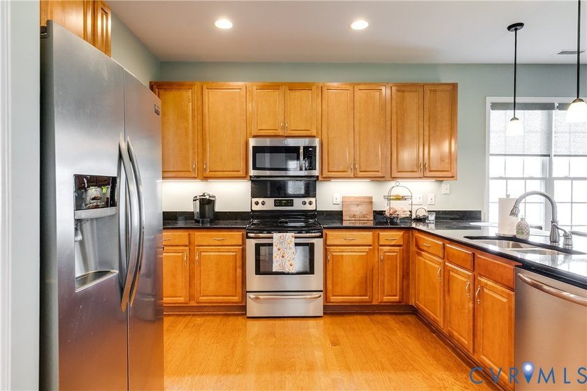 Absolutely stunning all-brick home in the sought-after Cottages - photo 6