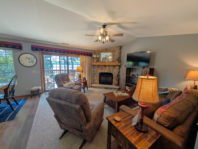 Stunning 3-Bedroom Condo with Breathtaking Lake Views of the - photo 4