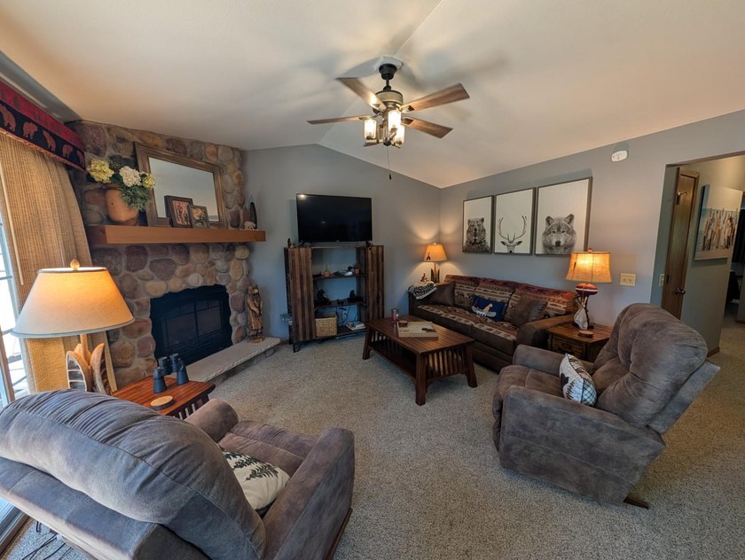 Stunning 3-Bedroom Condo with Breathtaking Lake Views of the - photo 5
