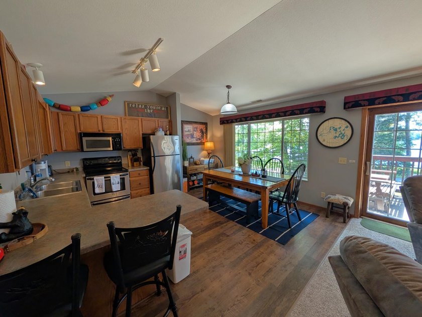 Stunning 3-Bedroom Condo with Breathtaking Lake Views of the - photo 6