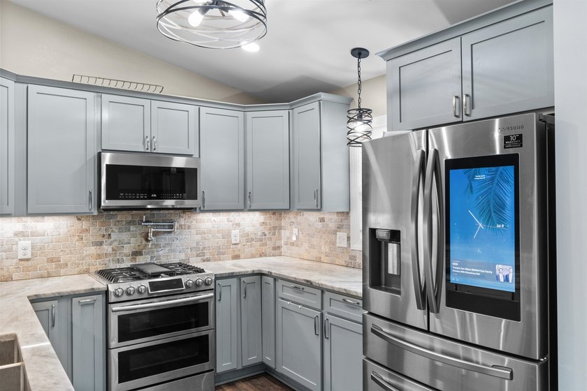 Experience the best of coastal Carolina living at this beautiful - photo 2