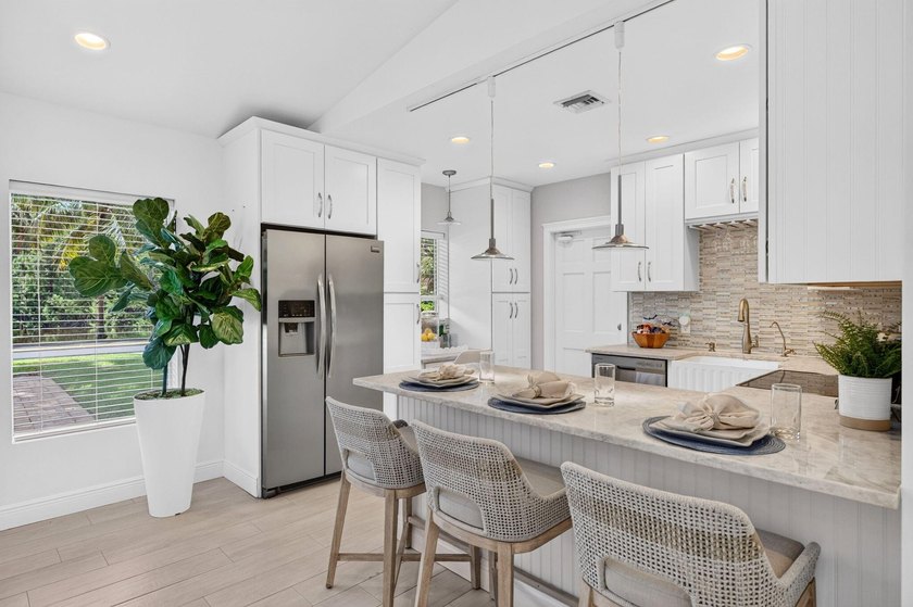 Beautifully updated Florida Ranch home overlooking Cliff Lake - photo 11