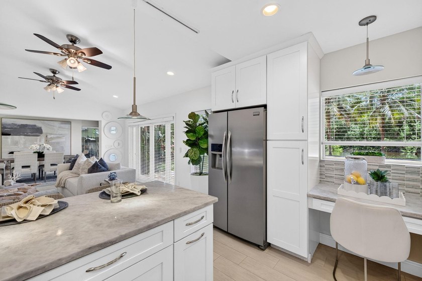 Beautifully updated Florida Ranch home overlooking Cliff Lake - photo 16