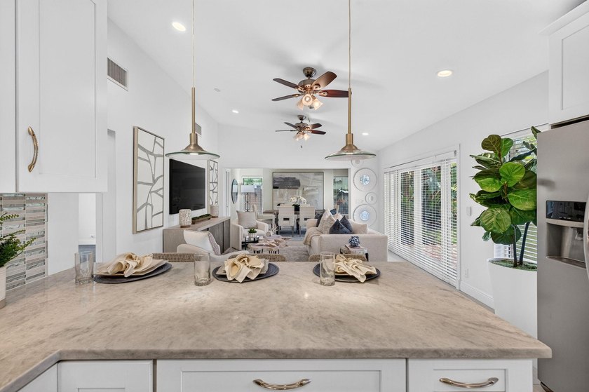 Beautifully updated Florida Ranch home overlooking Cliff Lake - photo 17