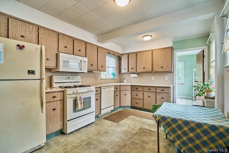 WELCOME TO 161 VAN BUREN STREET, WEST BABYLON... This delightful - photo 6
