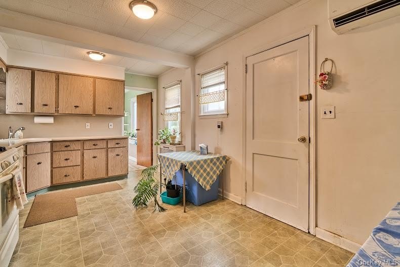 WELCOME TO 161 VAN BUREN STREET, WEST BABYLON... This delightful - photo 7