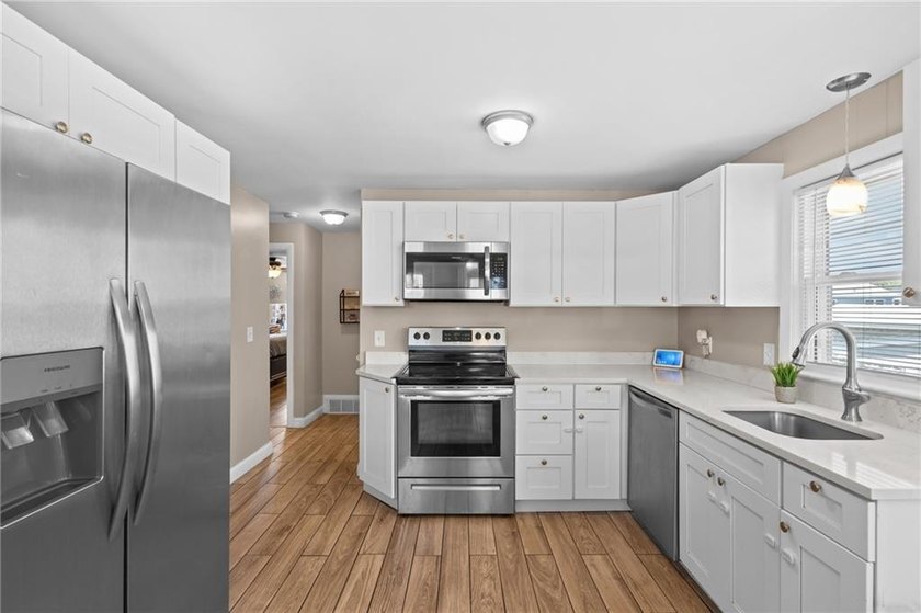 Welcome home to this totaly remodled ranch offering a - photo 3