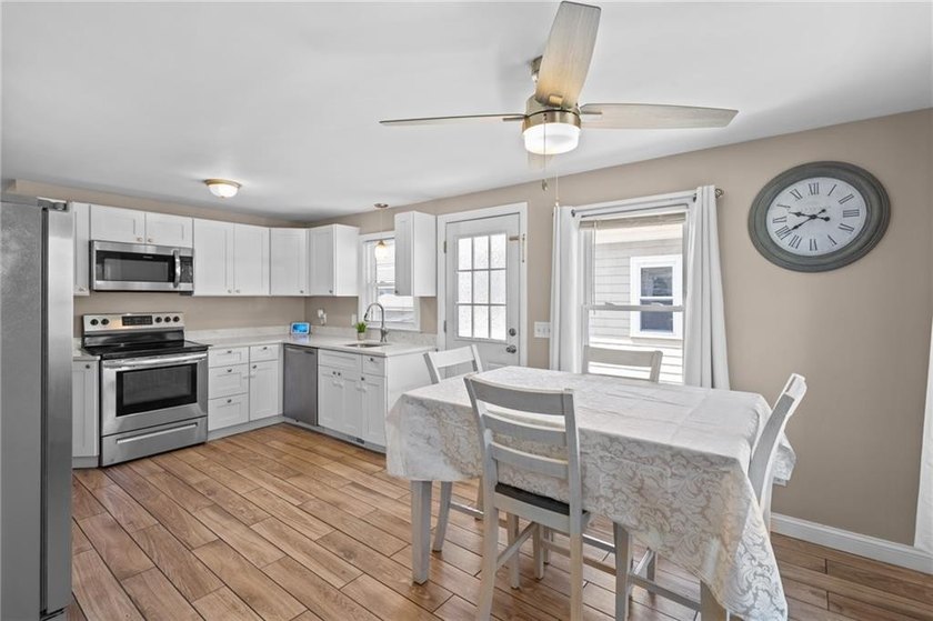 Welcome home to this totaly remodled ranch offering a - photo 5
