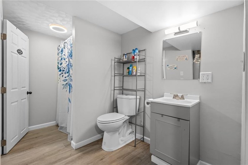 Welcome home to this totaly remodled ranch offering a - photo 7