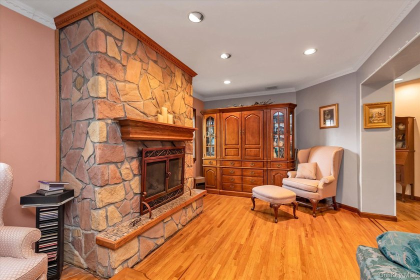 Lovely Expanded &amp; Renovated Detached Home on a Corner Property - photo 3